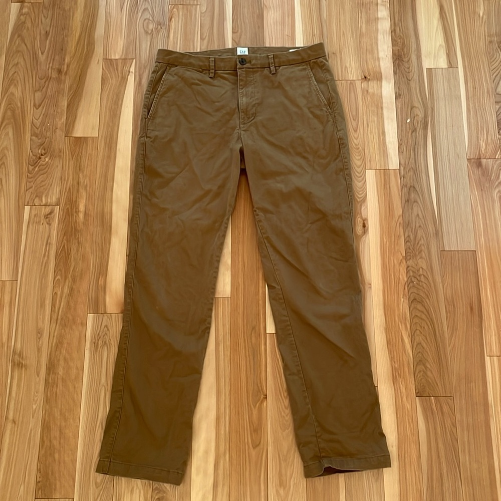 Gap Men’s Essential Khaki